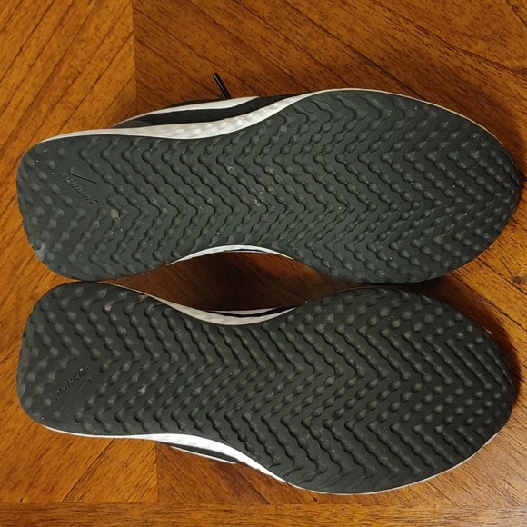 Women's black Nike Revolution - Picture 6 of 6